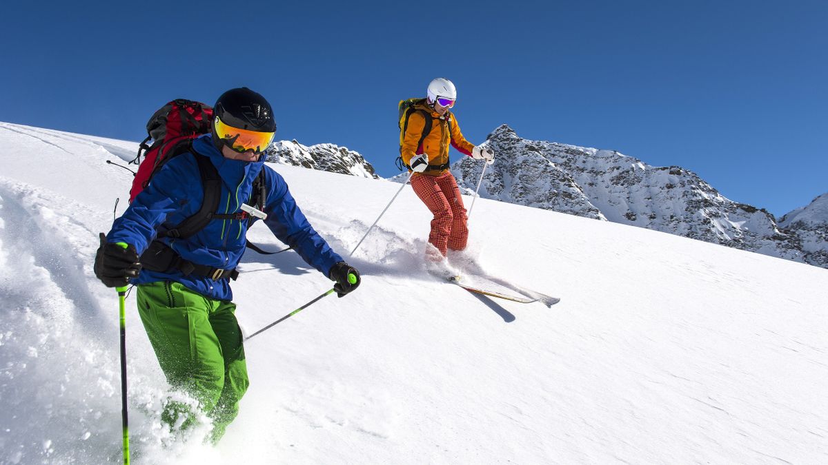 See professional skier successfully deploy airbag while tumbling in ...