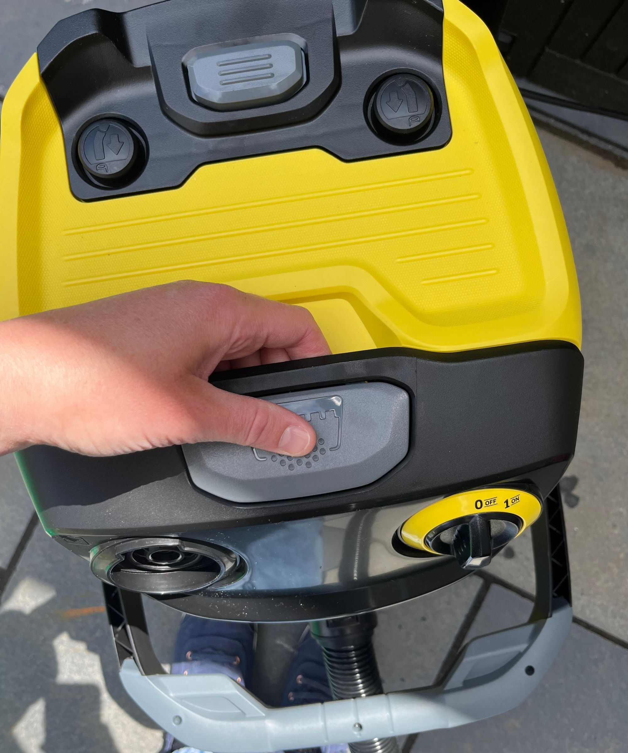 Karcher WD5 P release button for top filter