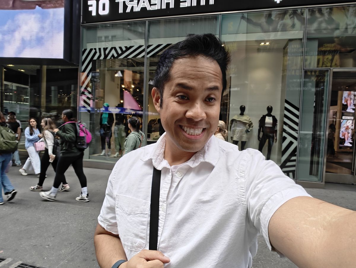 OnePlus 12 selfie sample.