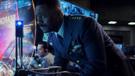 Idris Elba's Stacker Pentecost leaning forward and squinting in Pacific Rim