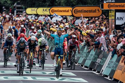 Mark Cavendish wins stage five of the 2024 Tour de France