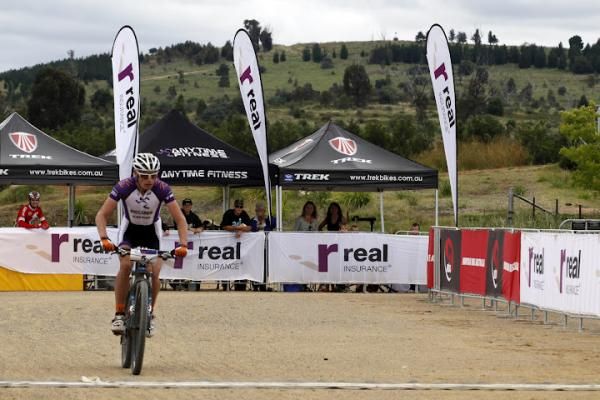 Dan McConnell wins the elite men's race