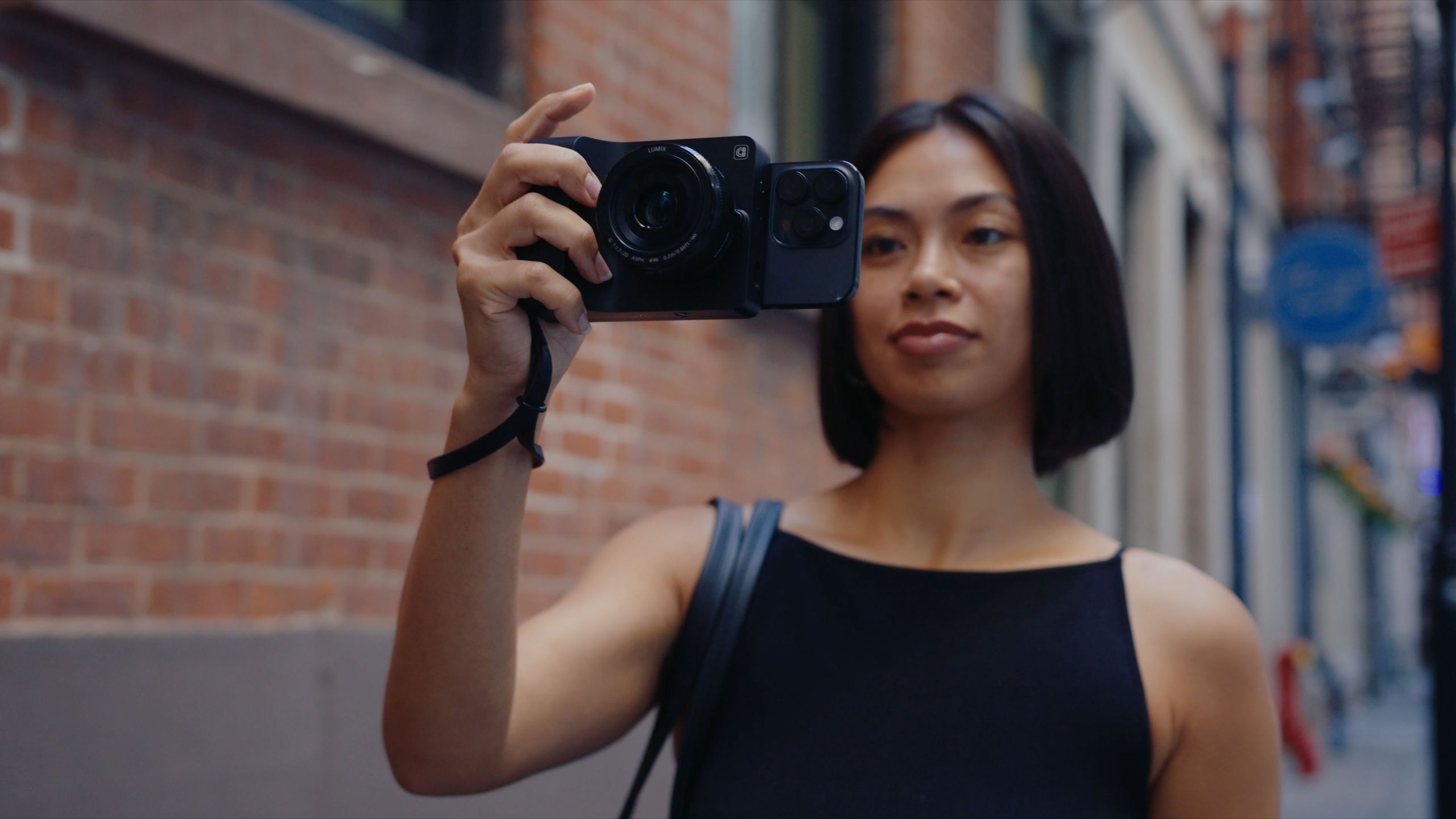 Kamera Nano Banana memungkinkan Anda mengedit foto secara real time hanya dengan menggunakan suara Anda, dan saya tidak sabar untuk mencobanya