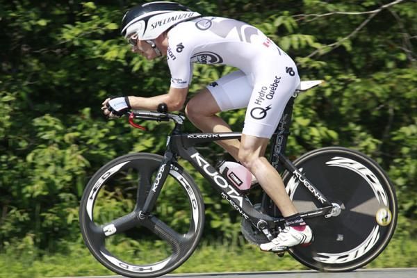 White jersey Andrew Pinfold (UnitedHealthcare pb Maxxis).