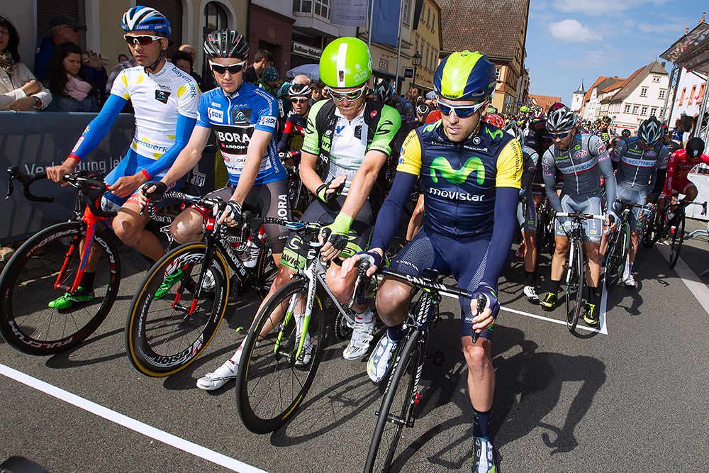 The jersey wearers on the start line