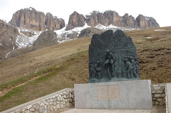 The Coppi statue in the Dolomites