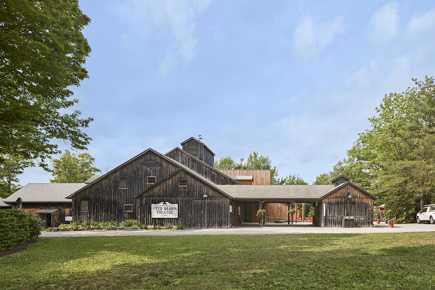 Jacob's Pillow, Doris Duke theatre by Mecanoo, timber structure in the Berkshires countryside