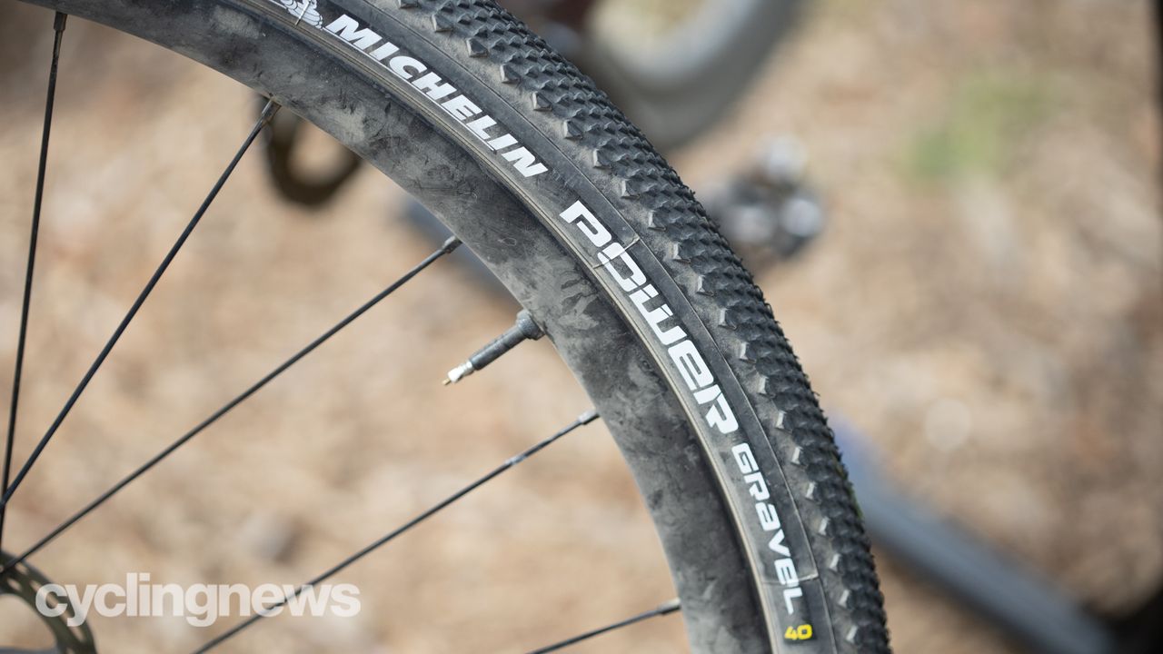 Classified Powershift Wheel system CF g30 with 40mm gravel tyre mounted