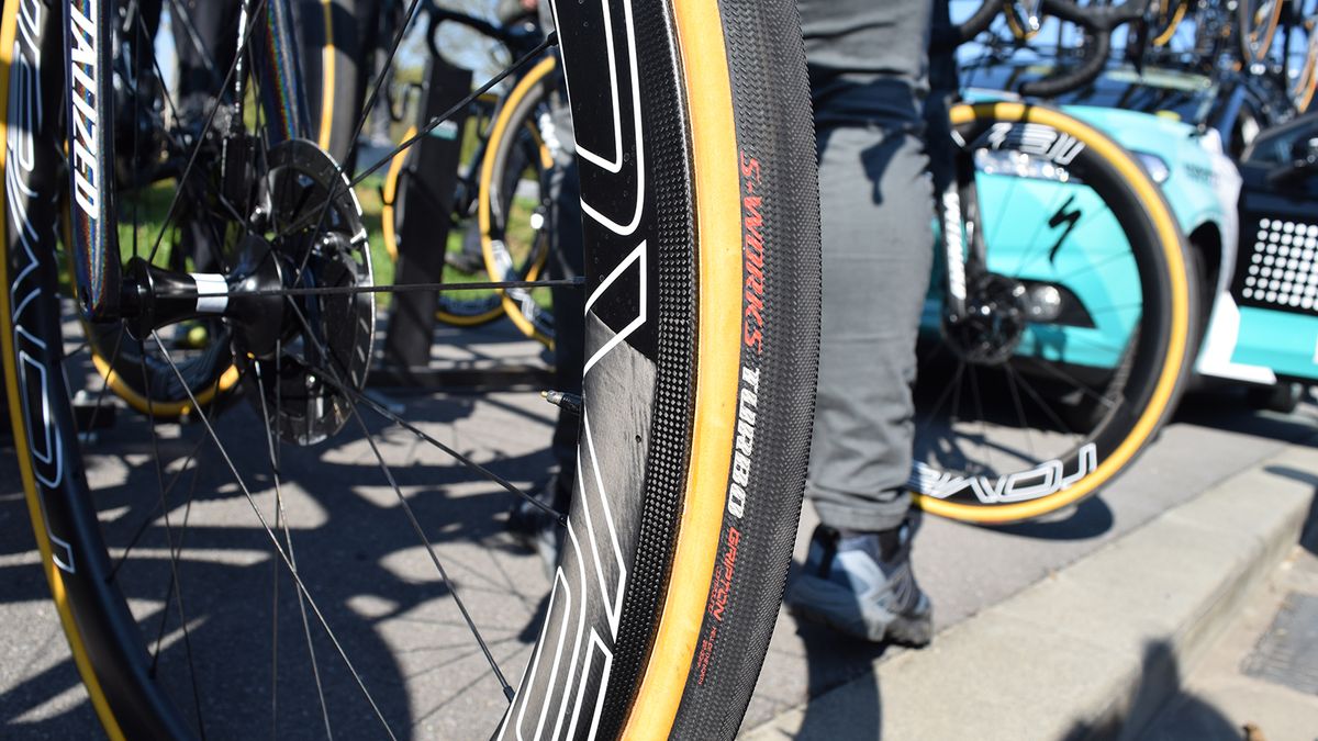 Sagan was running 30mm Specialized Hell of the North tyres