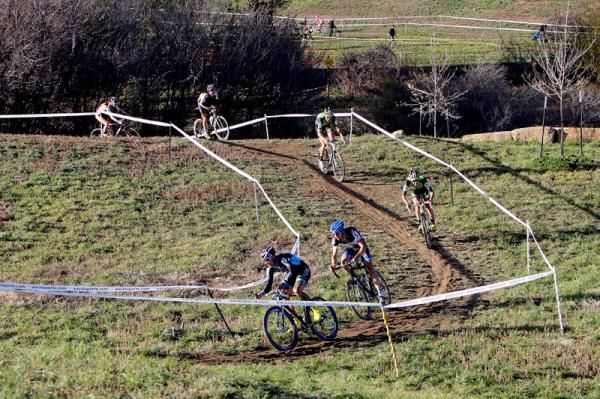 The leaders make their way around the back side of the course.