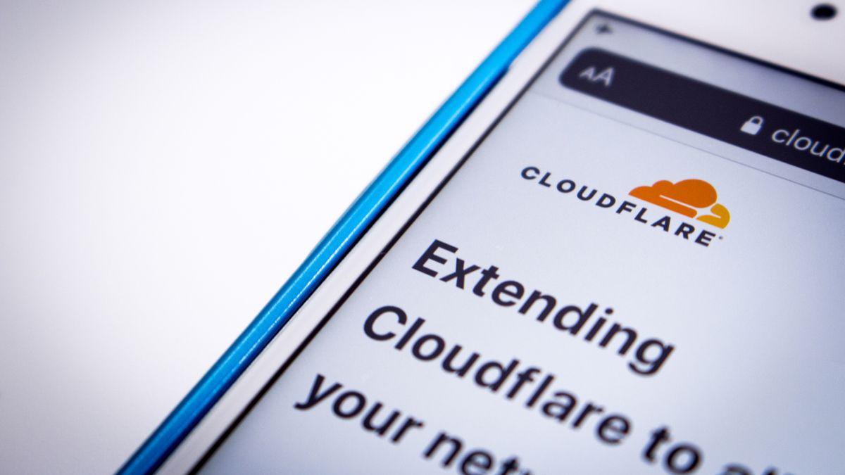 The logo of Cloudflare in its website on iOS viewed in privacy mode