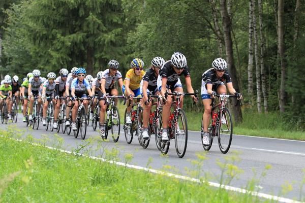 Hitec Products on the front of the bunch chasing a break and protecting the overall lead for Emma Johansson in Theuringen Rundfahrt