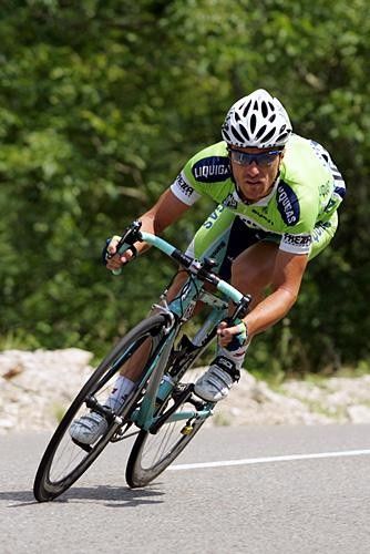 Luca Paolini (Liquigas) lays into a tight corner.