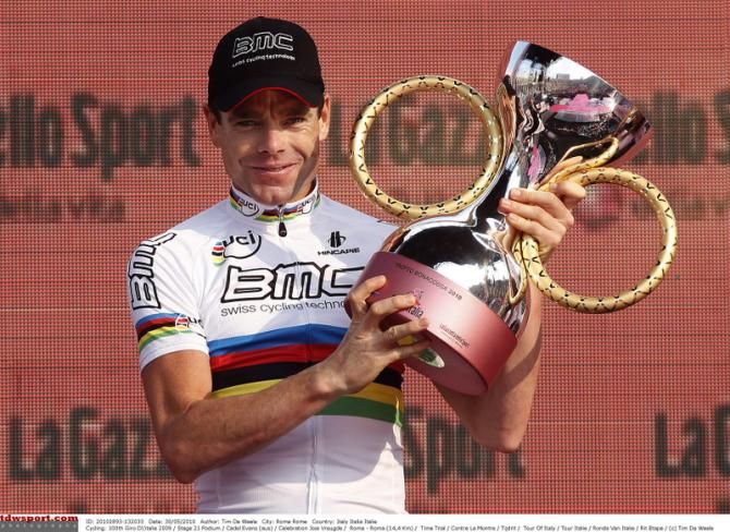 Cadel Evans collected the 2010 Premio Azzurri d'Italia