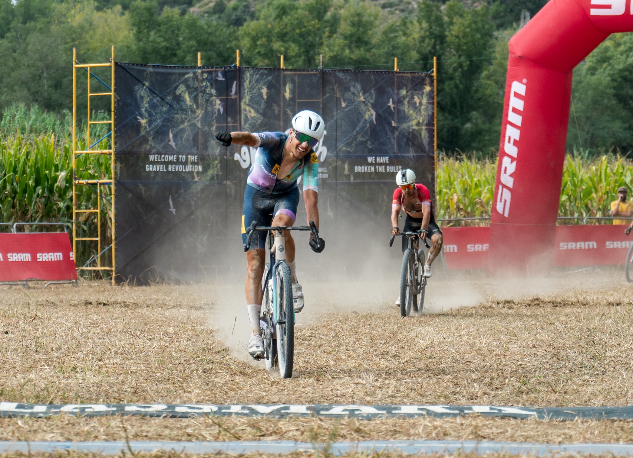 Wout Alleman outsprints Magnus Bak Klaris (PAS Racing) to win Ranxo Gravel, with Klaris taking elite men&#039;s title at 2025 Gravel Earth Series