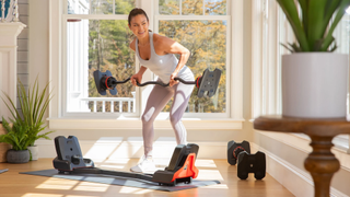 Woman exercising with the Bowflex SelectTech 2080
