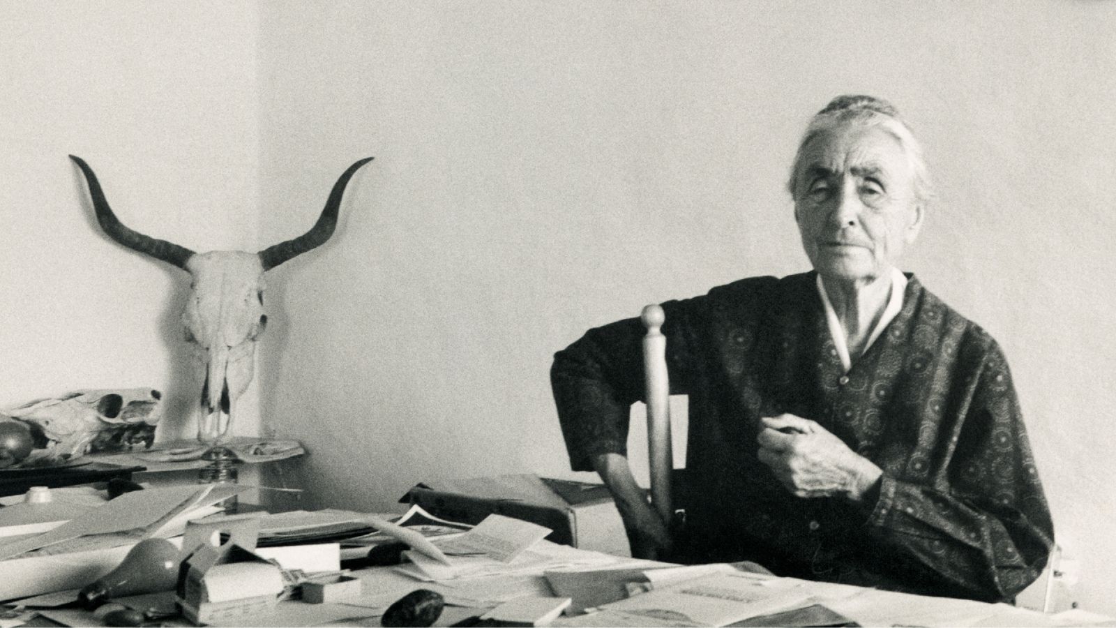 georgia o&#039;keeffe in her office