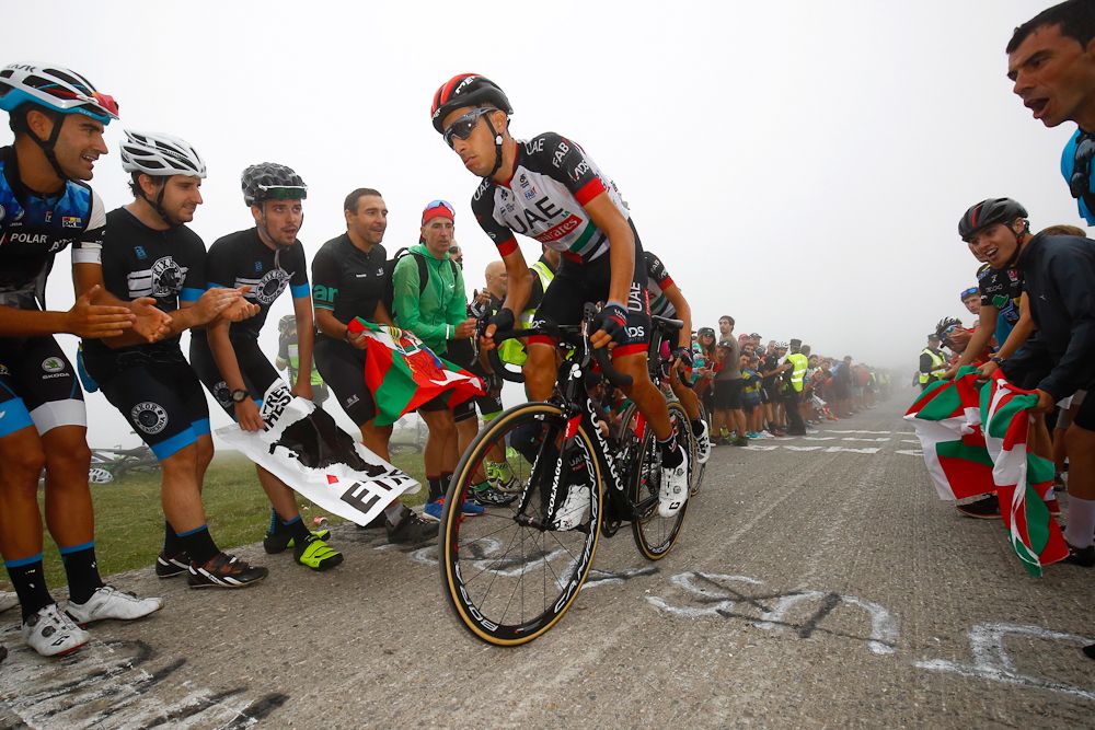 Fabio Aru climbs Alto del Balc&oacute;n de Bizkaia during stage 17 at the Vuelta