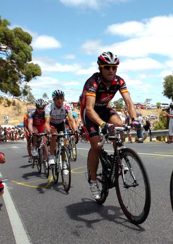 Alejandro Valverde (Caisse d'Epargne) would leave his challenge until the second loop of the climb