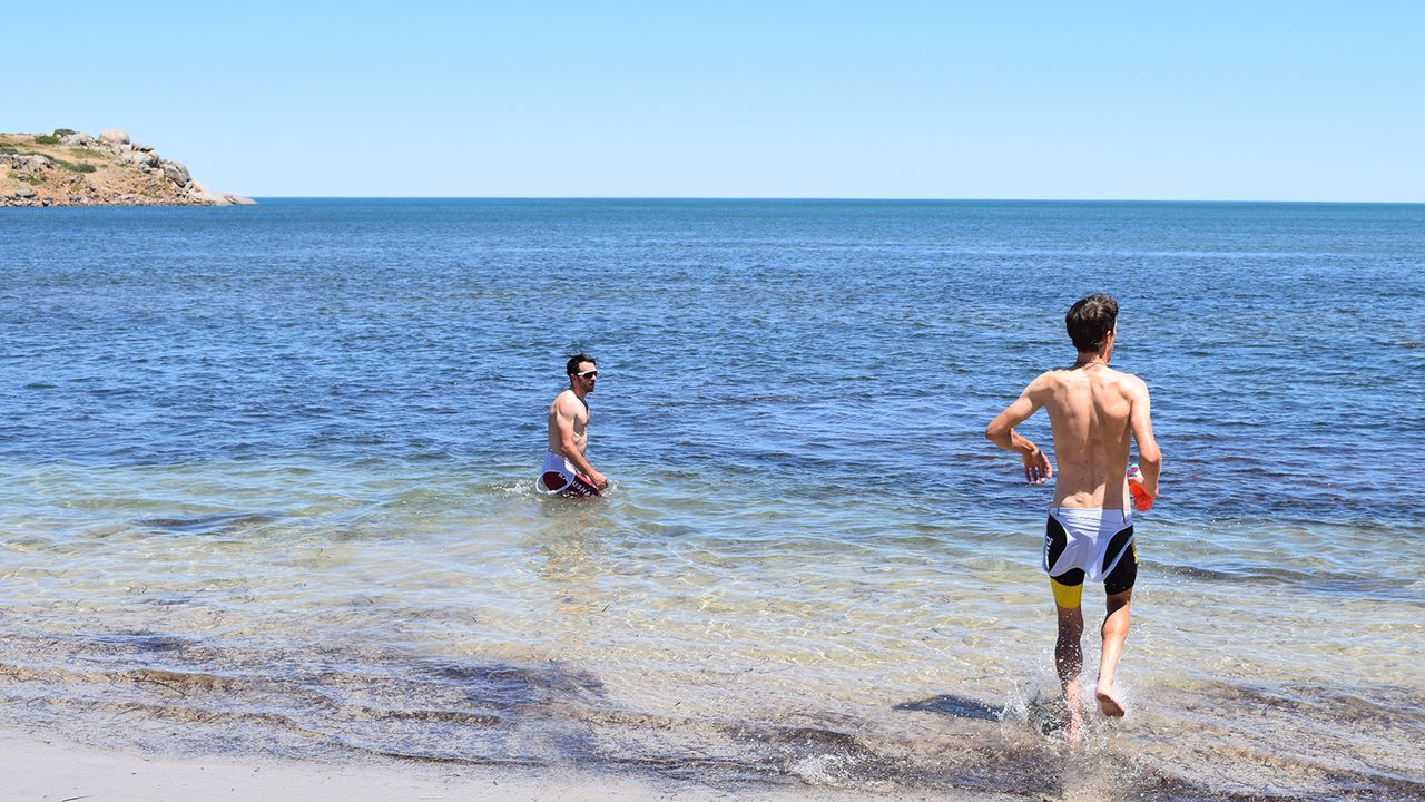 George Bennett joins Haas for a dip