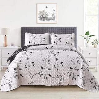 Djy Floral Quilt Set Queen Size 3 Piece Botanical Leaves White and Black Quilt Bedspread Reversible Coverlet Set, Elegant Lightweight Floral Bedding Set With Pillowcases for All Season 96''x90''