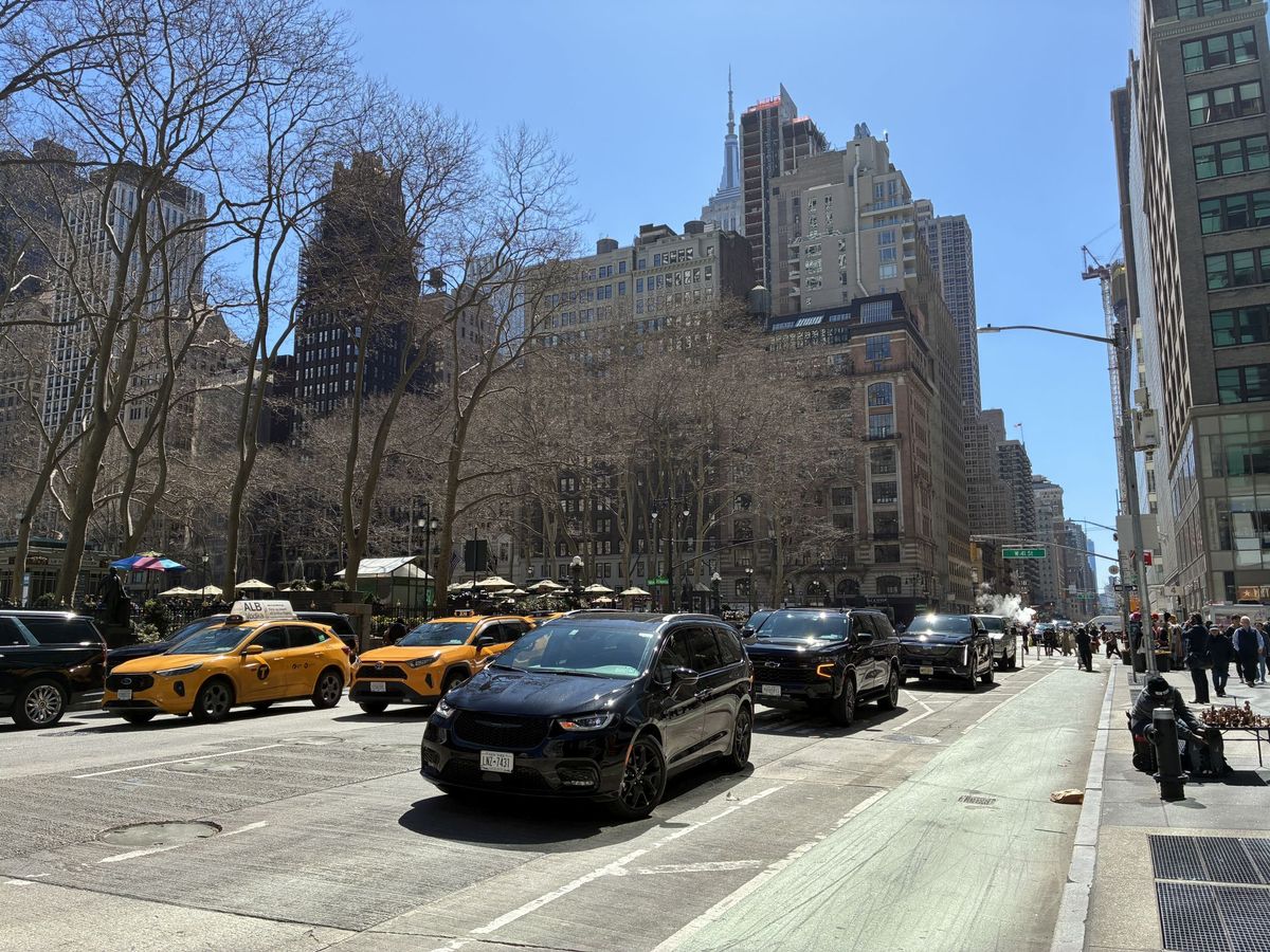 Apple iPhone 16e dynamic range sample.