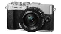 Olympus PEN E-P7 + M.Zuiko Digital ED 14-42mm F3.5-5.6 a 749,99&euro; invece che 899&euro;
