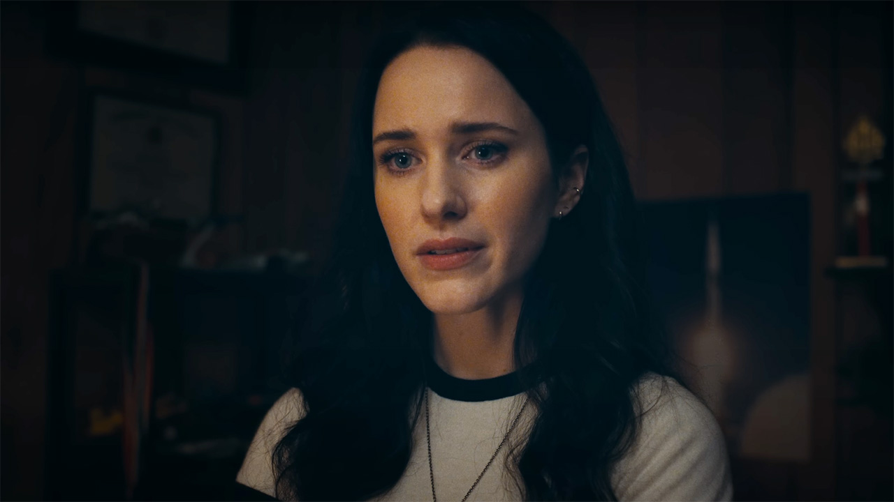 A close up of Lois Lane looking worried in Superman