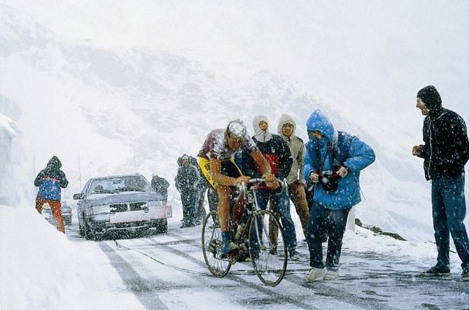 Johan van de Velde endures the snow on the Passo Gavia in the 1988 Giro d'Italia