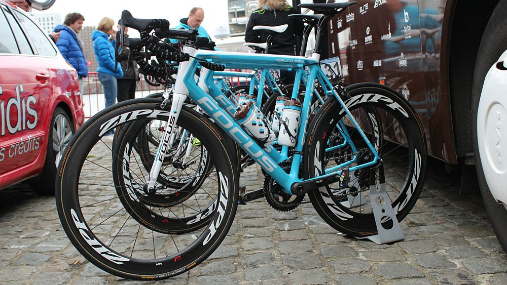 A typical Scheldeprijs set-up for a team leader: mid-depth front and ultra-deep rear