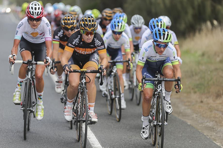 The big teams took to the front to apply some pressure.