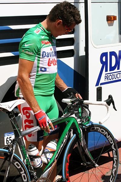 The day after his first Tour stage win this year, McEwen received a specially painted Noah with green highlights to match his maillot vert. He was pretty chuffed about it.