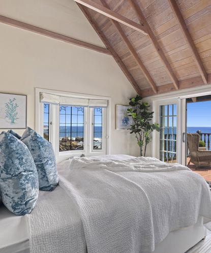 Interior design tips from Bette Davis' home in Laguna Beach | Livingetc