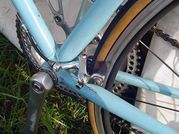 The rear brake is tucked in behind the bottom bracket.