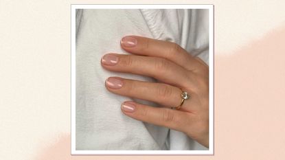 A close up of a hand with subtle French tip nails by nail artist @gel.bymegan/ in a cream and beige gradient template