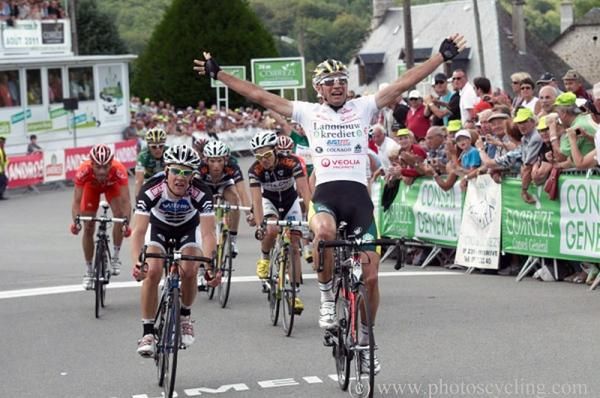 Bert De Waele (Landbouwkrediet) celebrates his victory in the final stage of Paris-Correze.