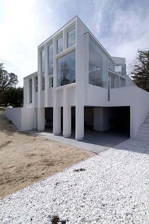 Valdermorillo House, by Padilla Nicas
