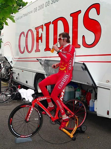 Wiggins cools down after a training ride.