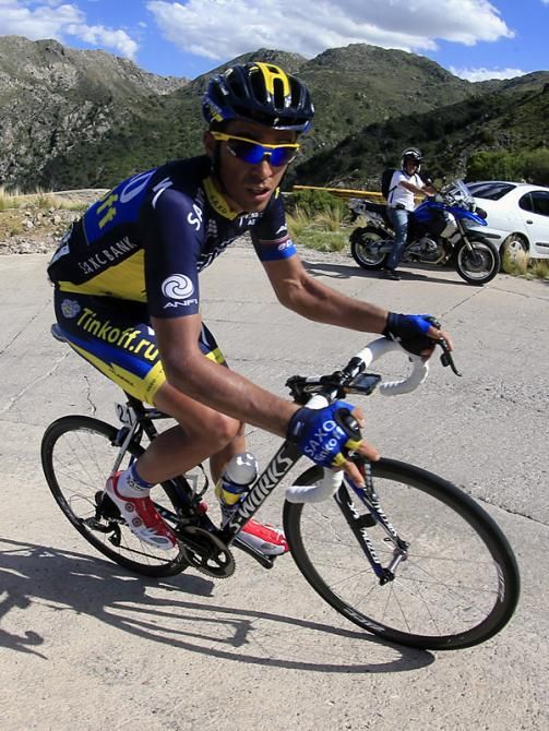 Alberto Contador (Saxo-Tinkoff) ascends Cerro el Amago.