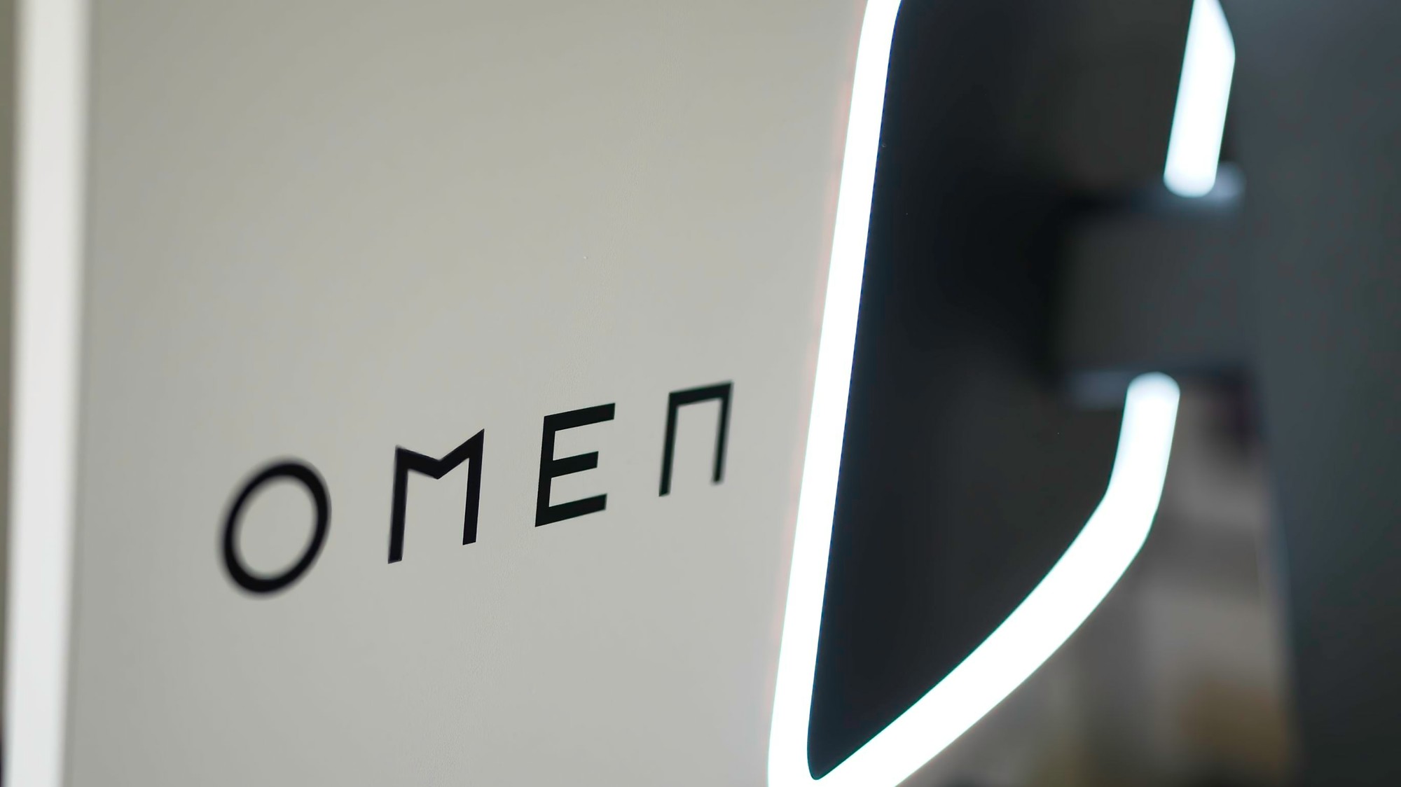 HP Omen Transcend 32 OLED