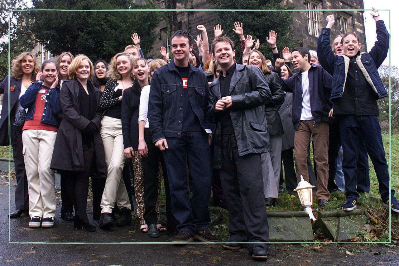 Byker Grove cast with Ant and Dec central