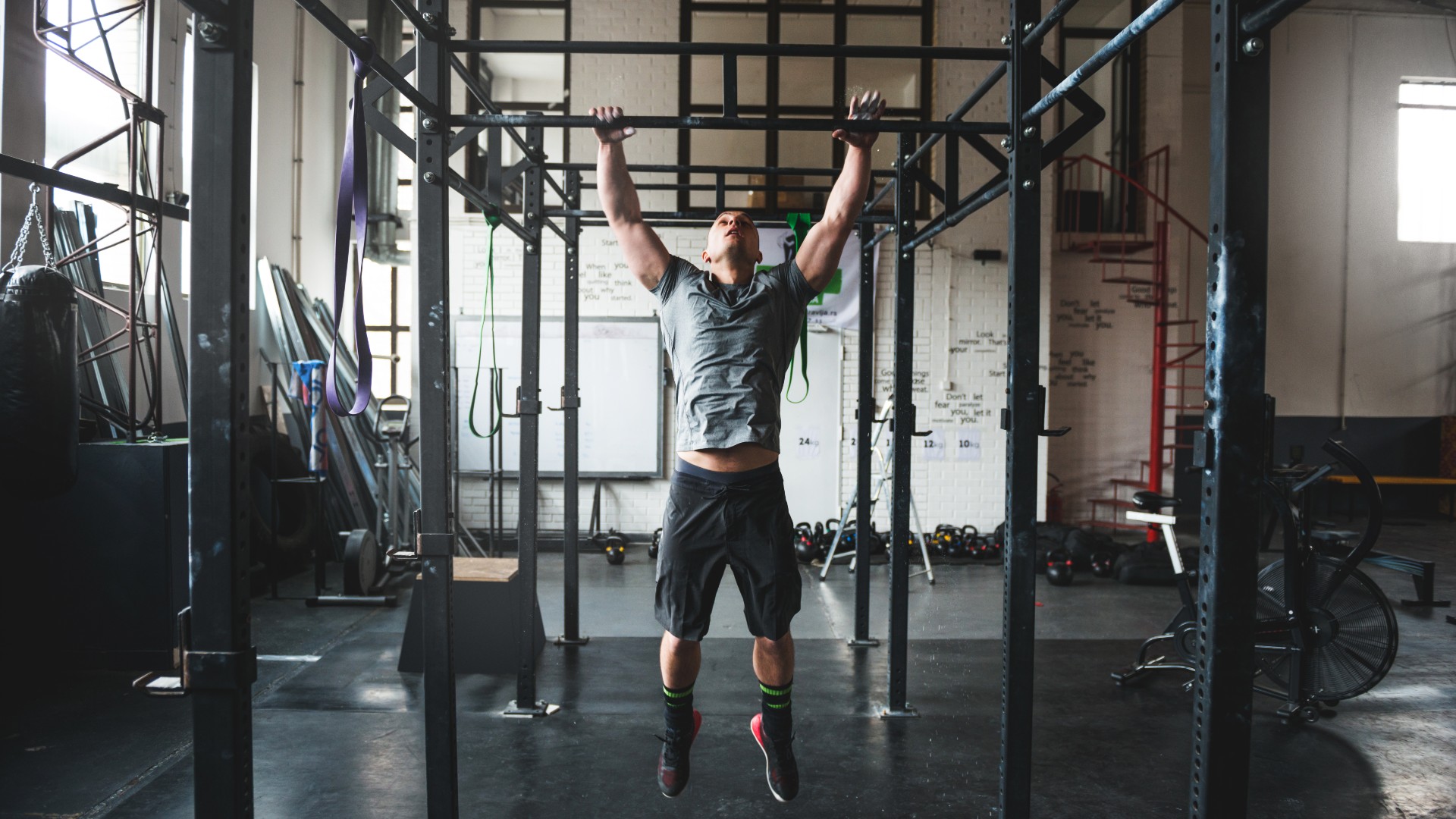 I tried the 3-minute CrossFit kipping exercise every day for a week — here  are my results