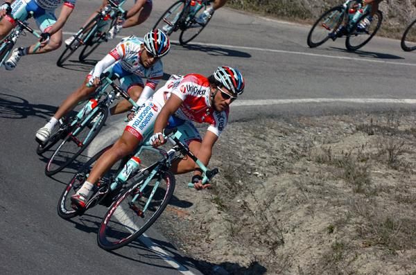 Race leader Roberto Ferrari leads the peloton on a descent.