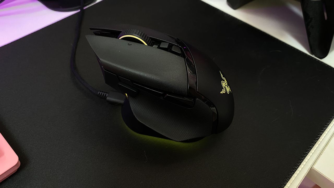 Razer Basilisk V3 Pro and the Mouse Dock Pro