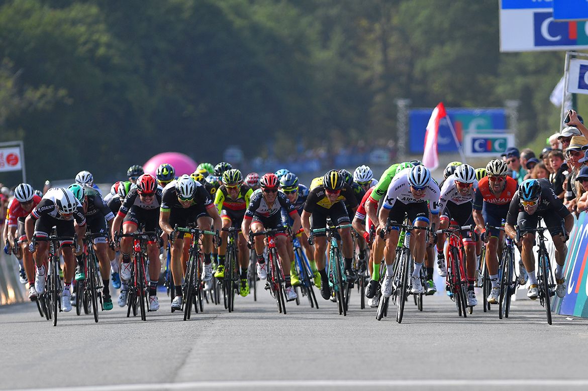 The final sprint at the Bretagne Classic