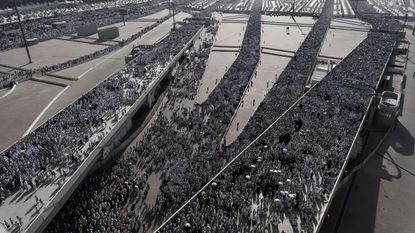 Pilgrims on their way to the 'stoning of the devil' ritual in 2014