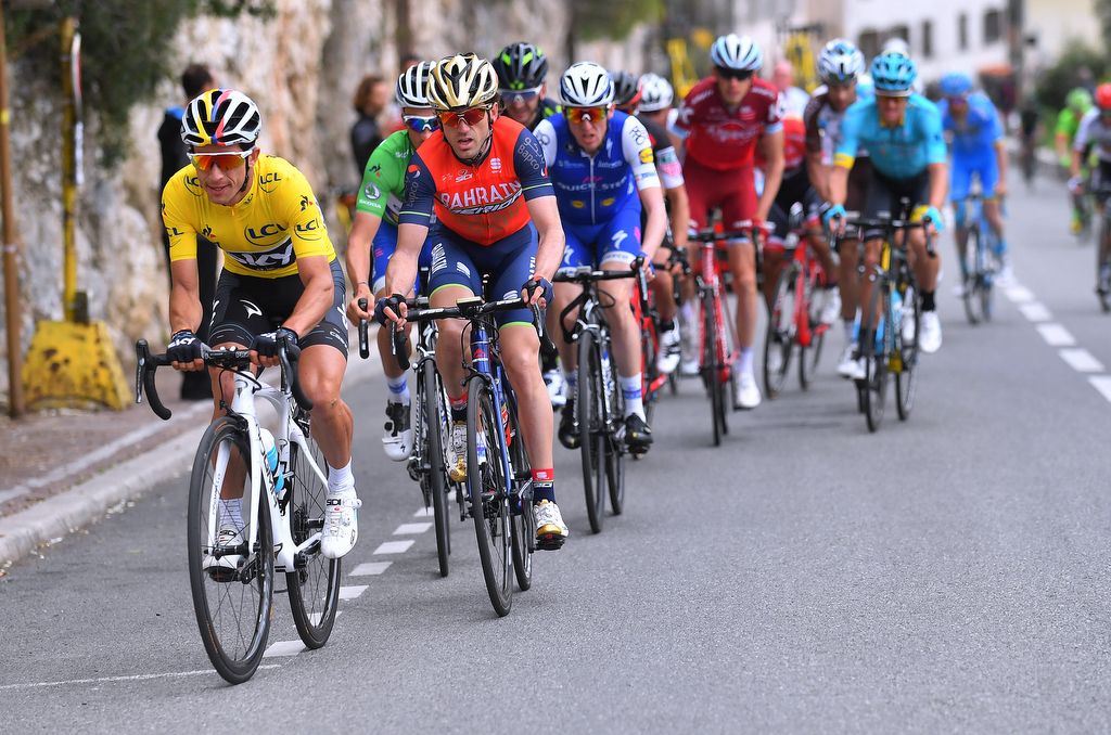Sergio Henao (Team Sky) comes to the front