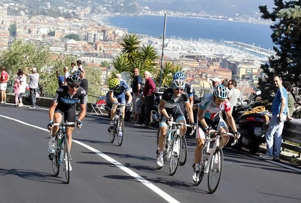 Riders fight their way up the climb on stage 3
