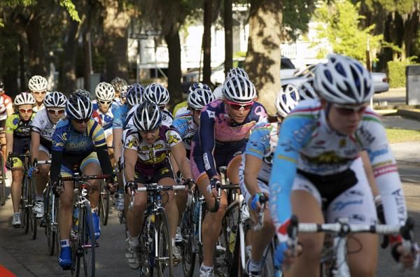 Laura Van Gilder (Mellow Mushroom) tucked into the peloton.