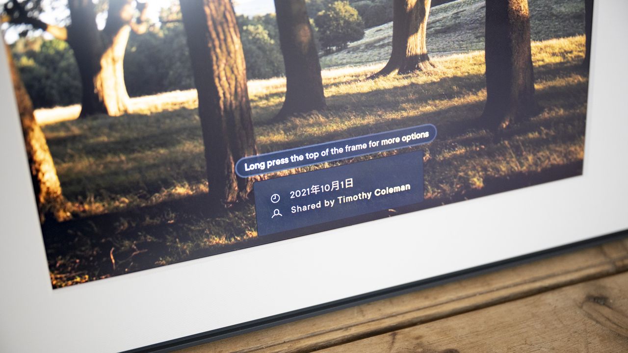 Touch bar panel in use of the Aura Walden digital photo frame